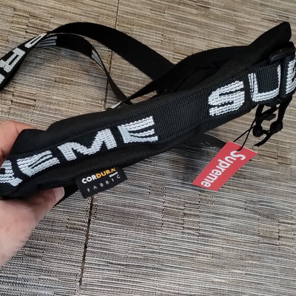 Supreme Logo Strap Black Shoulder Bag SS18 NWT - Picture 9 of 9